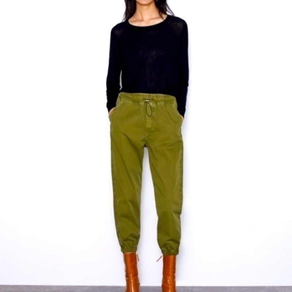 NWOT JOGGING TROUSERS WITH ZIP